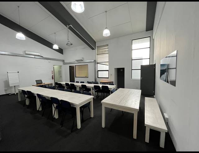 397M² OFFICE TO LET IN NDABENI